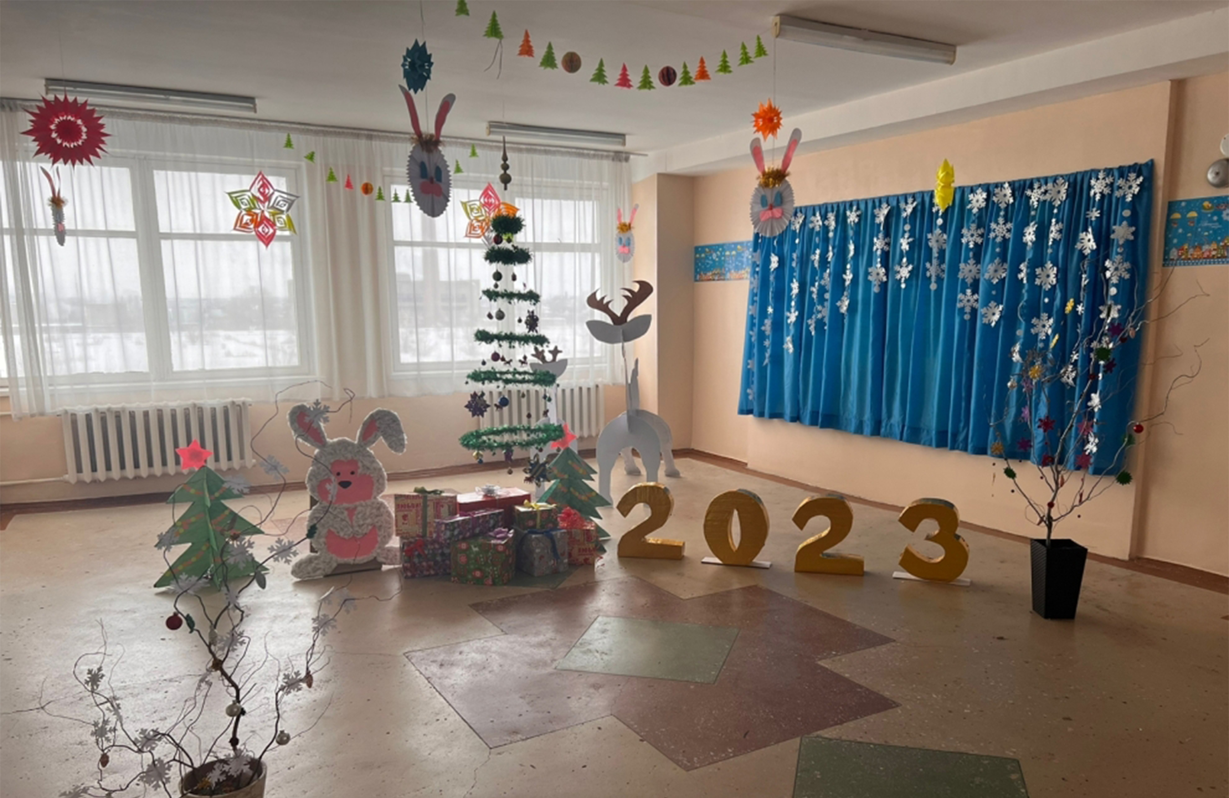 Creative competition “The best New Year’s decoration of the floor”